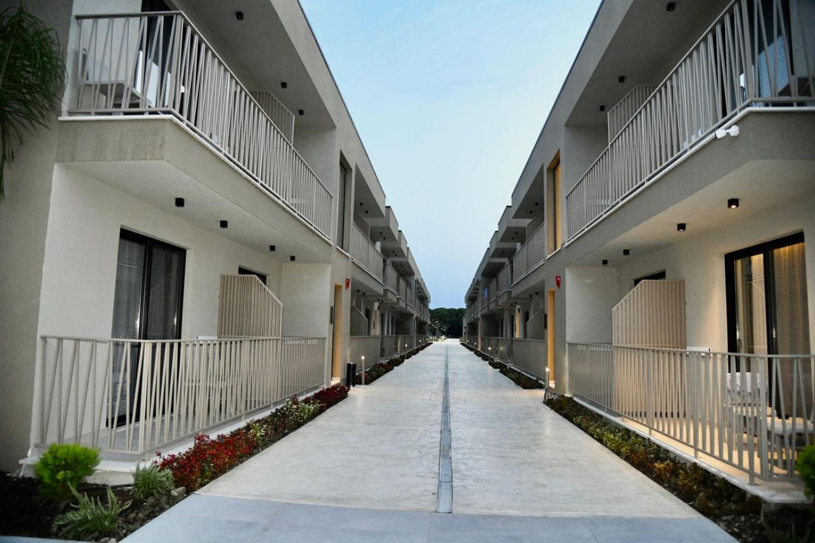 Amber Village Spille Exterior foto